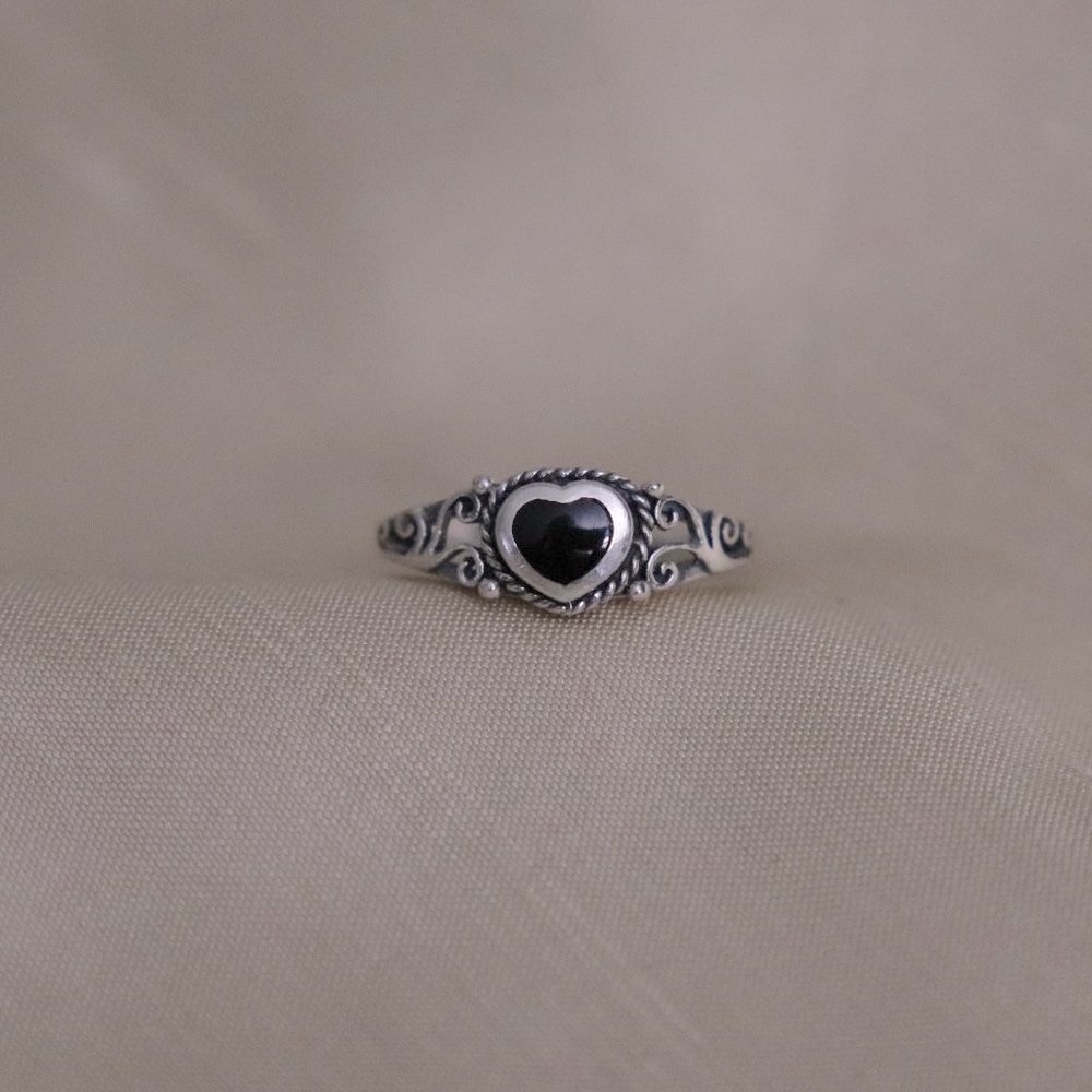 Sterling Silver Filigree with Black Heart Shaped Onyx Ring - Size 6.75